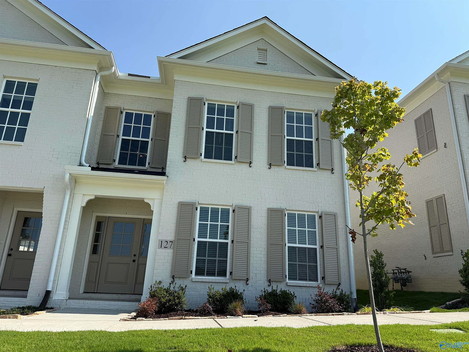 3 bed, 2.5 bath, 1829 sqft, $2,495 — Photo 2