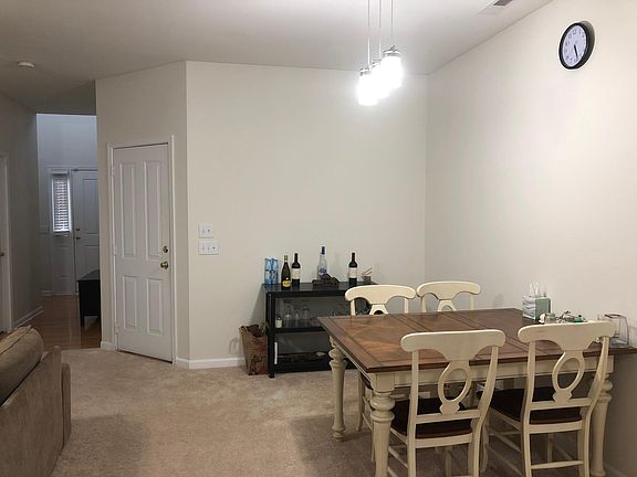 Dining area. Fresh paint! New Carpet!
