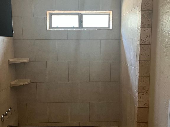 5th image of 132 Ross Ave