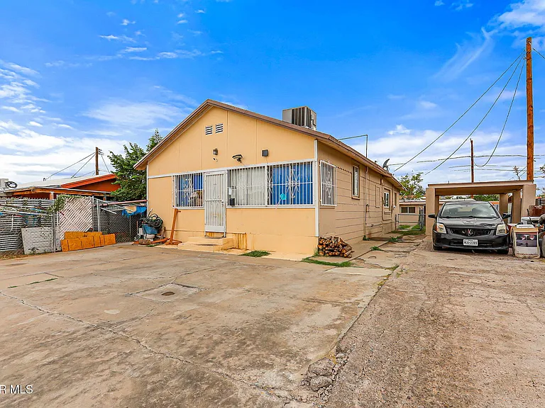209 N Seville Dr — Photo 1