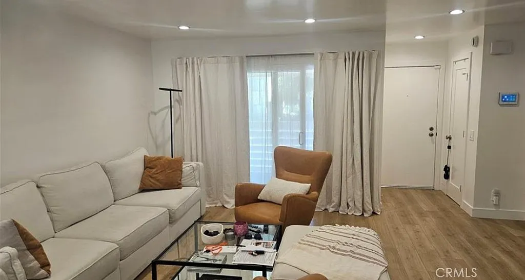 2 bed, 1278 sqft, $3,700 — Photo 3
