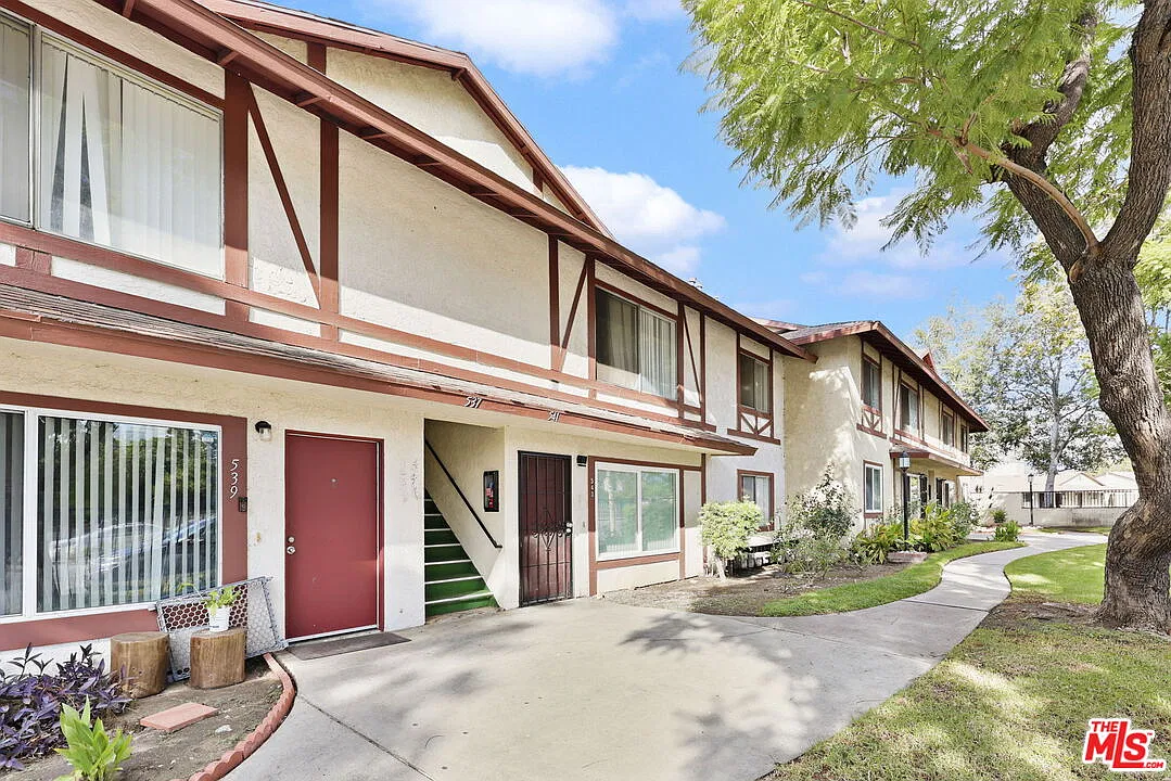 3 bed, 2.0 bath, 1208 sqft, $2,850 — Photo 1