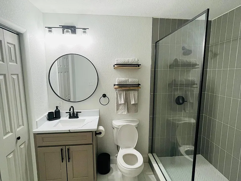 1740 W Pine St — Photo 14