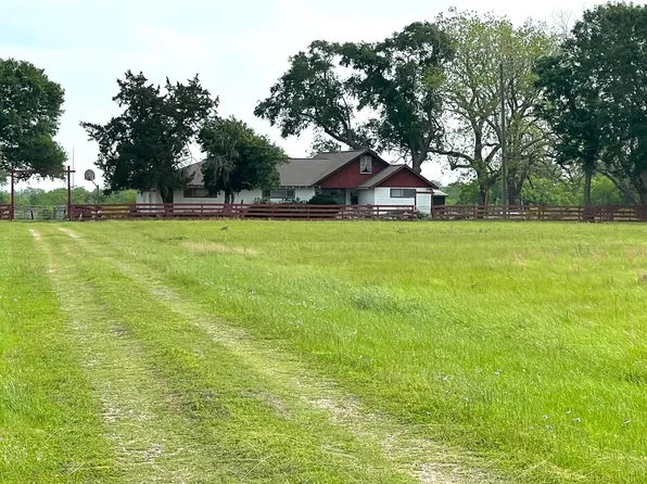 3798 Johnston Rd, Wallis, TX 77485