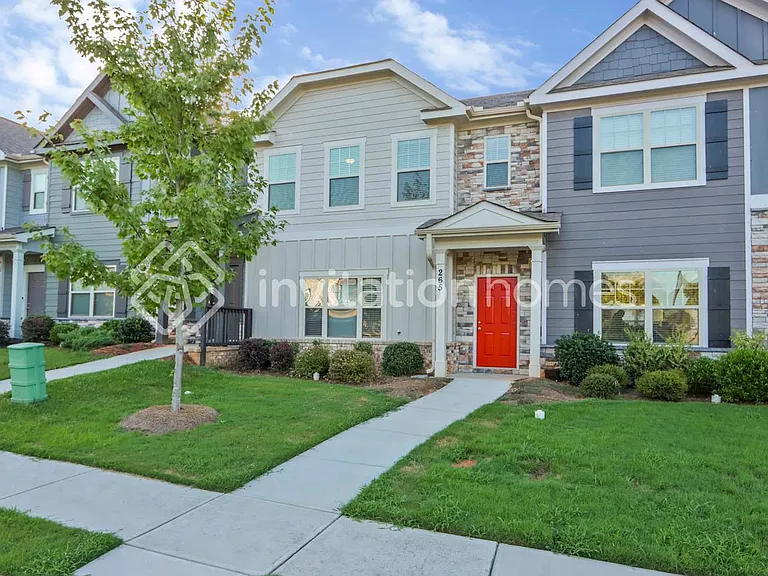 265 Orchard Dr — Photo 1