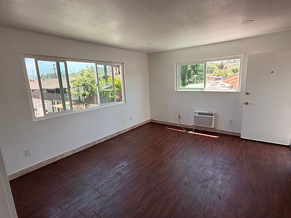 2nd image of 1031 Leslie Rd #4