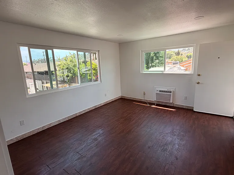 1031 Leslie Rd #4 — Photo 2