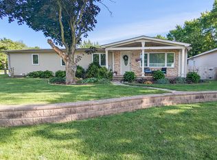 1105 Olen Dr, Mahomet, IL 61853