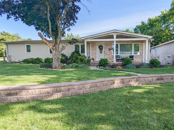 1105 Olen Dr, Mahomet, IL 61853