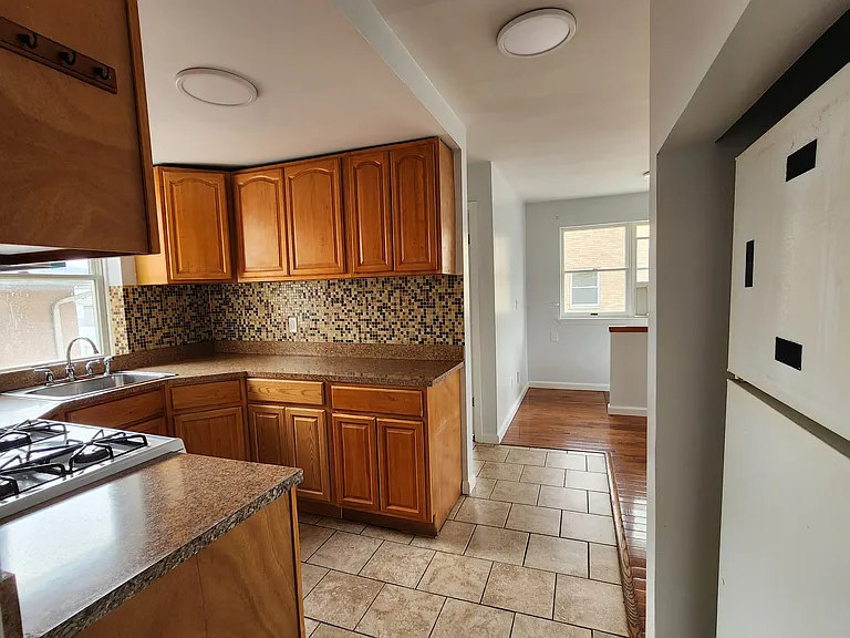3-09 125th St #2F — Photo 2