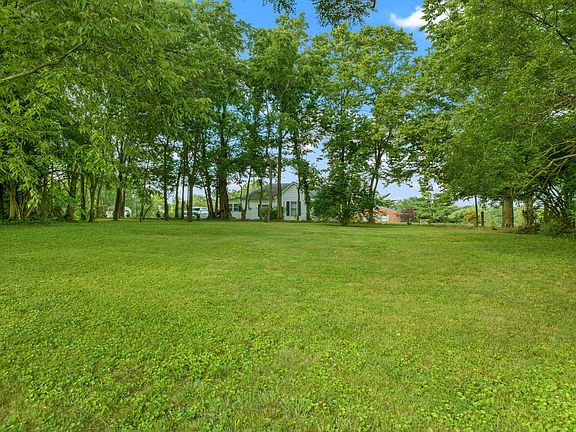 4th image of 136 Bradley Ln
