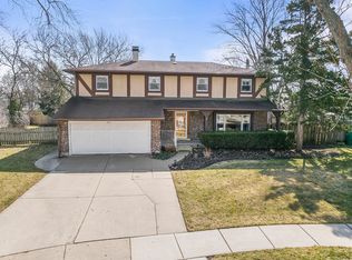 489 Trinity Ct, Buffalo Grove, IL 60089
