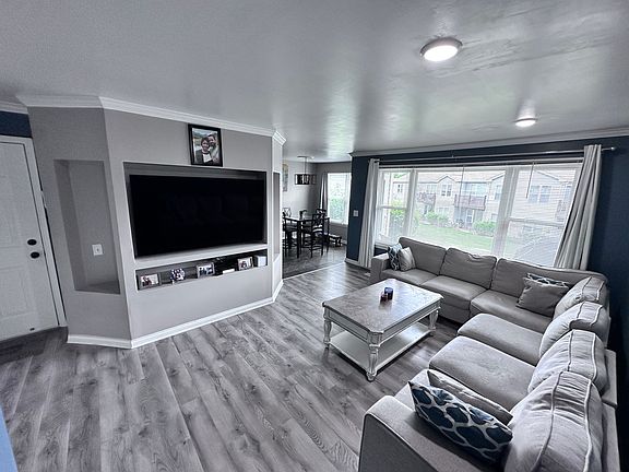 3rd image of 1011 Sommerset Ct APT A