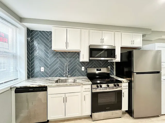 935 S Belnord Ave — Photo 4