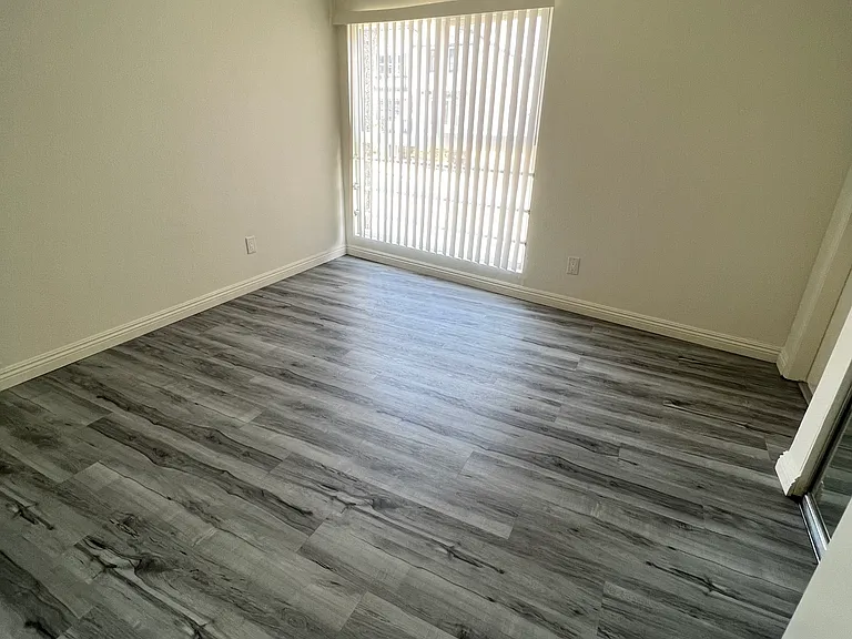 10911 Rochester Ave #105 — Photo 7