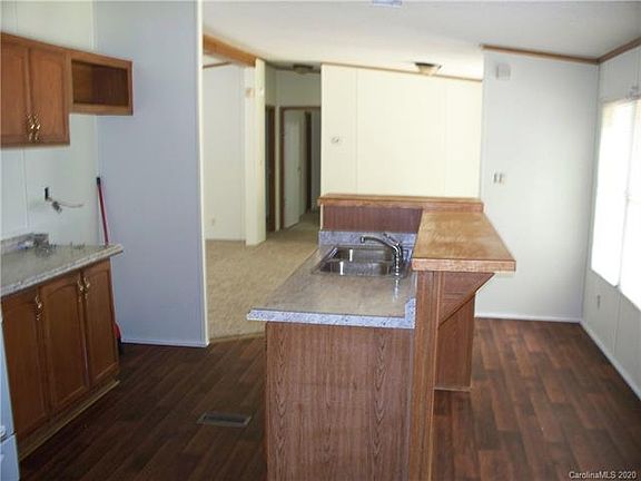 5th image of 166 Castle Ct #24