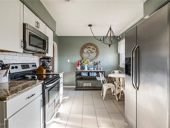 4th image of 49257 Maple Ln