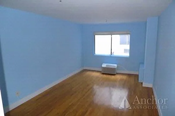 Rented by Anchor Associates | media 27