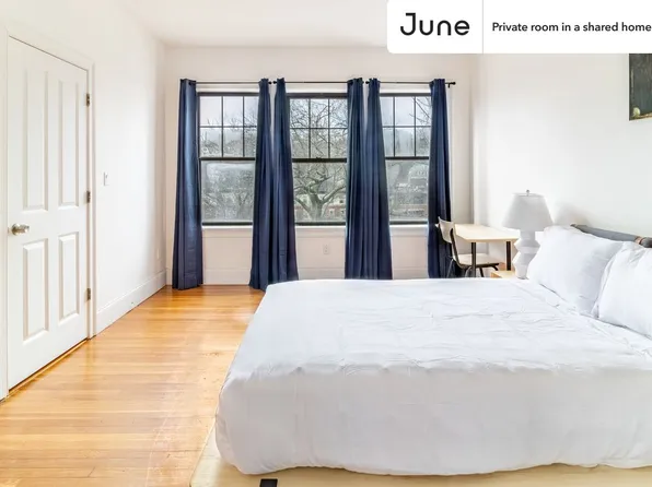 1592 Beacon St, Brookline, MA