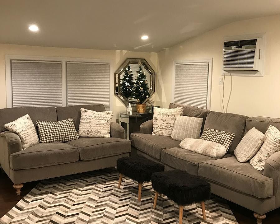 large living area with plenting of natural light, airconditi