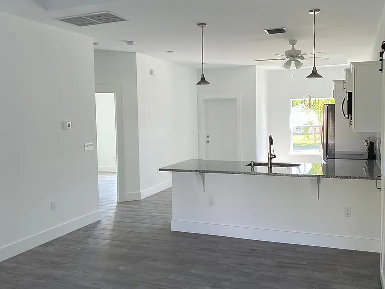 2825 SW Feroe Ave — Photo 18