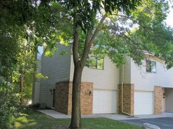 17523 Pond Cir, Eden Prairie, MN 55346