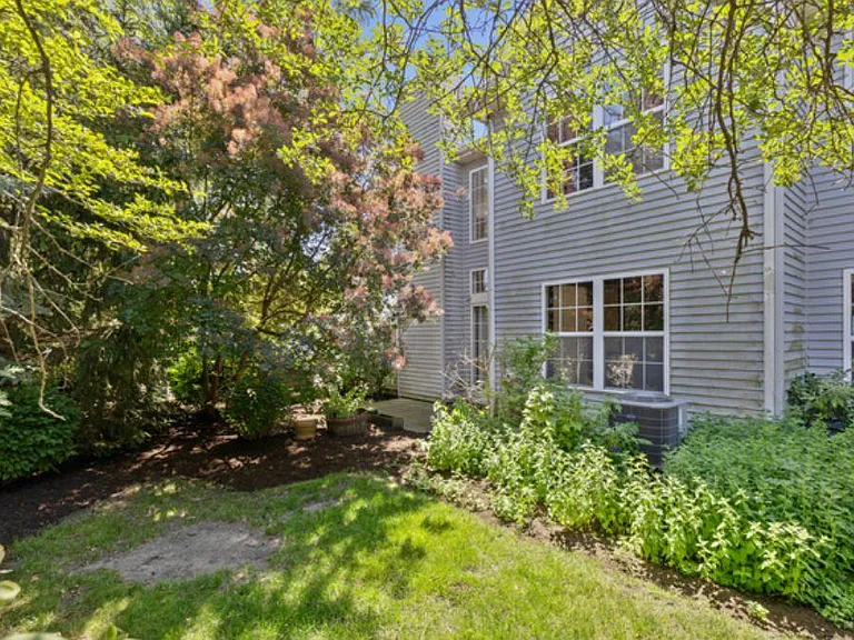 9861 Thornton Way — Photo 17