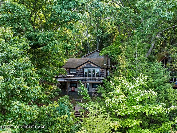 3rd image of 101 Antler Ridge Ct