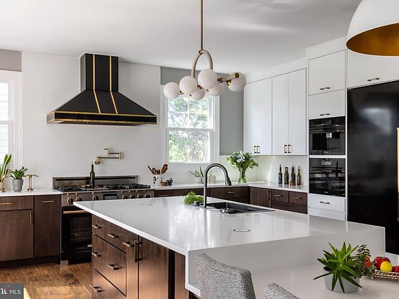 3rd image of 4873 Point Rd