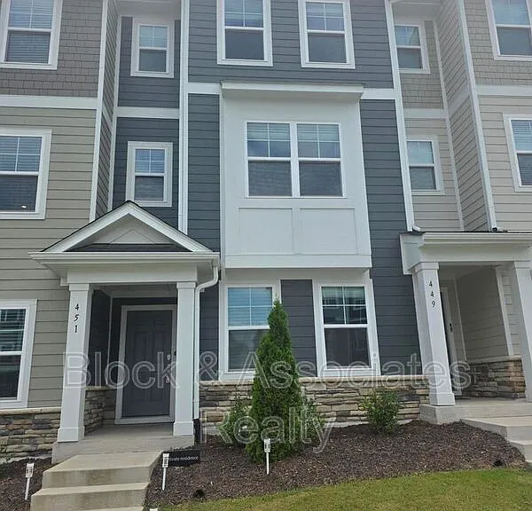 451 Carolina Springs Blvd — Photo 1