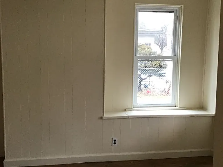547 S 2nd St — Photo 9