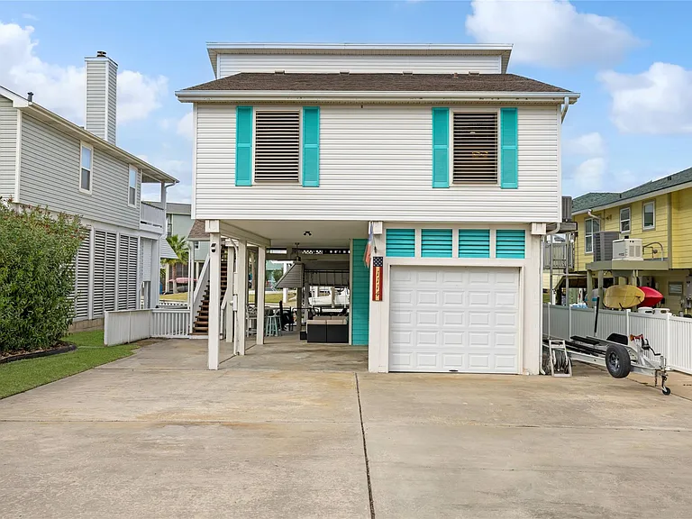 1114 Tiki Dr — Photo 8