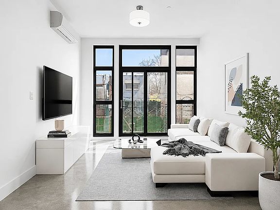 2nd image of 30 Belvidere St #2