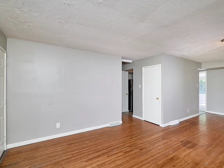 446 Cameron Rd — Photo 23
