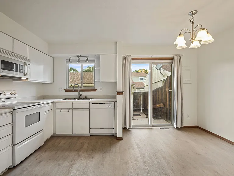 7941 Lexington Park Dr — Photo 8