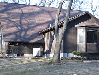 Kitchen area to enjoy the view and the wildlife, turkeys, deer etc.
