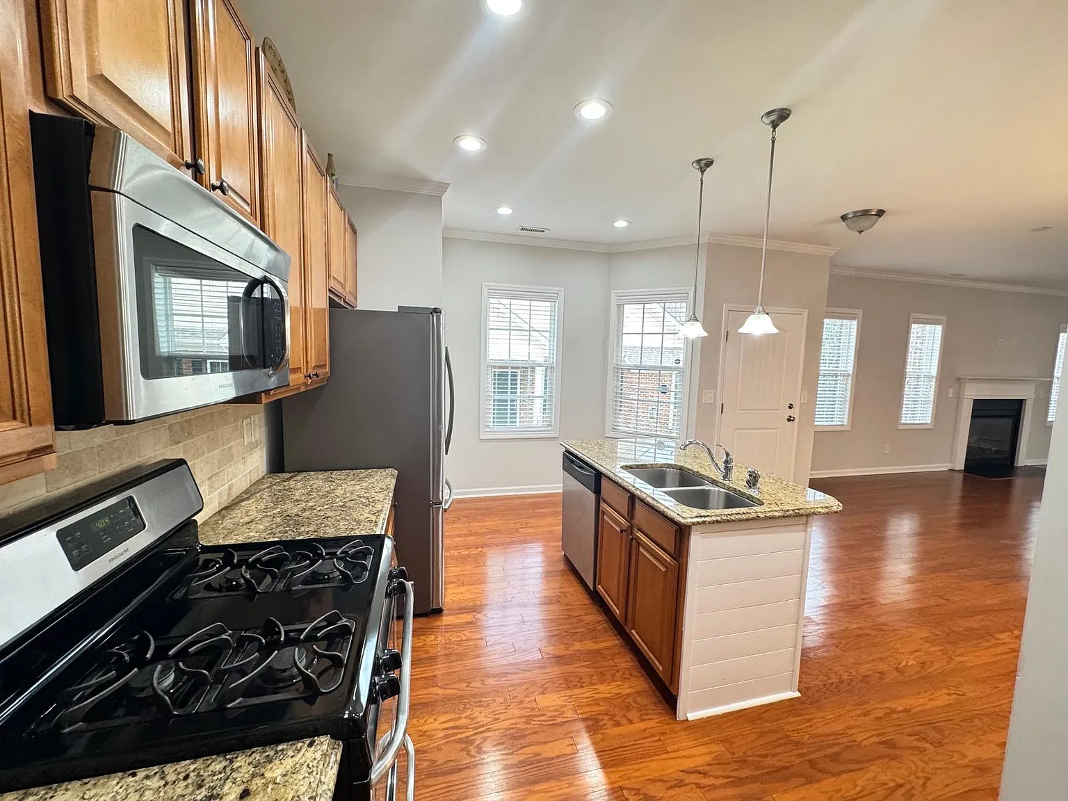 2 bed, 1510 sqft, $1,900 — Photo 4