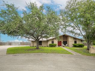 1500 Cherrydown Dr, Three Rivers, TX 78071