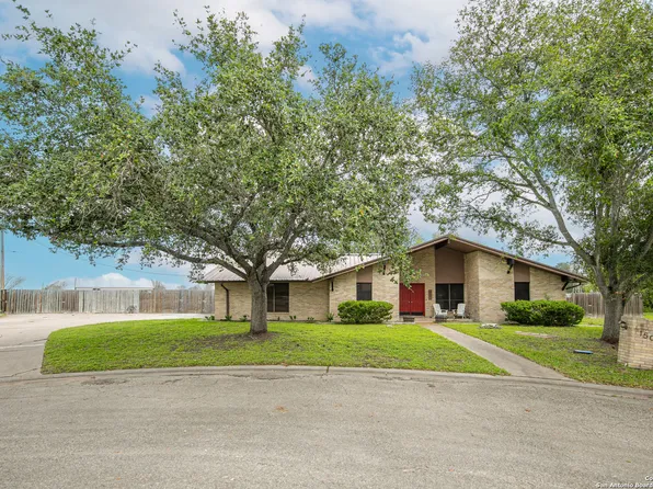 1500 Cherrydown Dr, Three Rivers, TX 78071