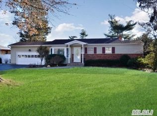27 Gaymor Ln, Commack, NY 11725
