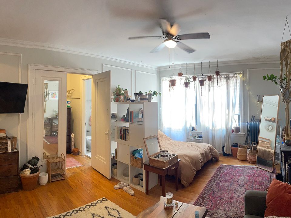 1st image of 1211 W Elmdale Ave APT 2L
