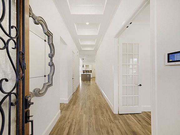 3rd image of 8832 Vermillion St