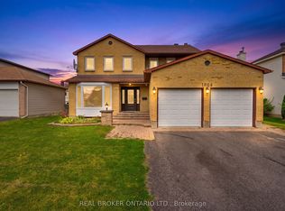 1864 Chaine Ct, Ottawa, ON K1C2N3