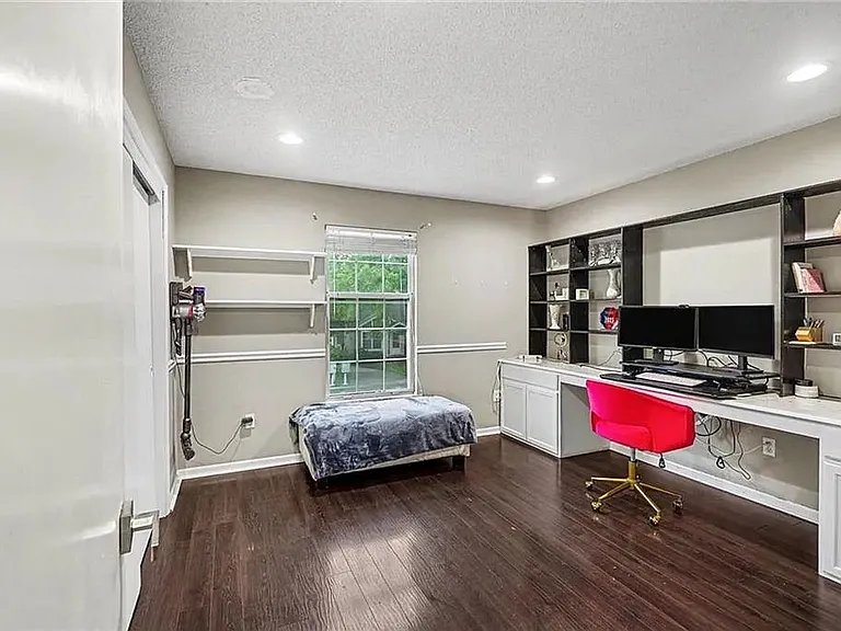 15129 Glenwood Ave — Photo 14
