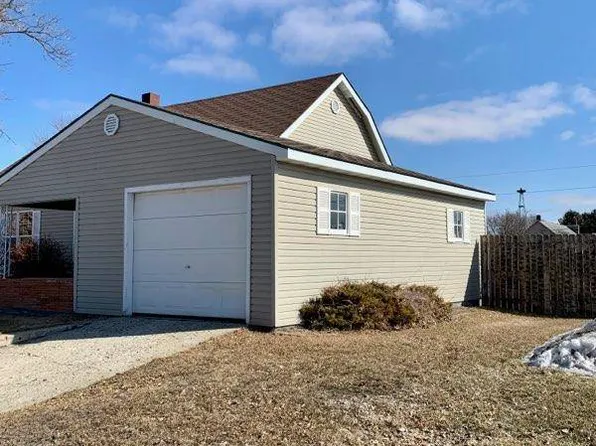 190 1st St W, Westhope, ND 58793