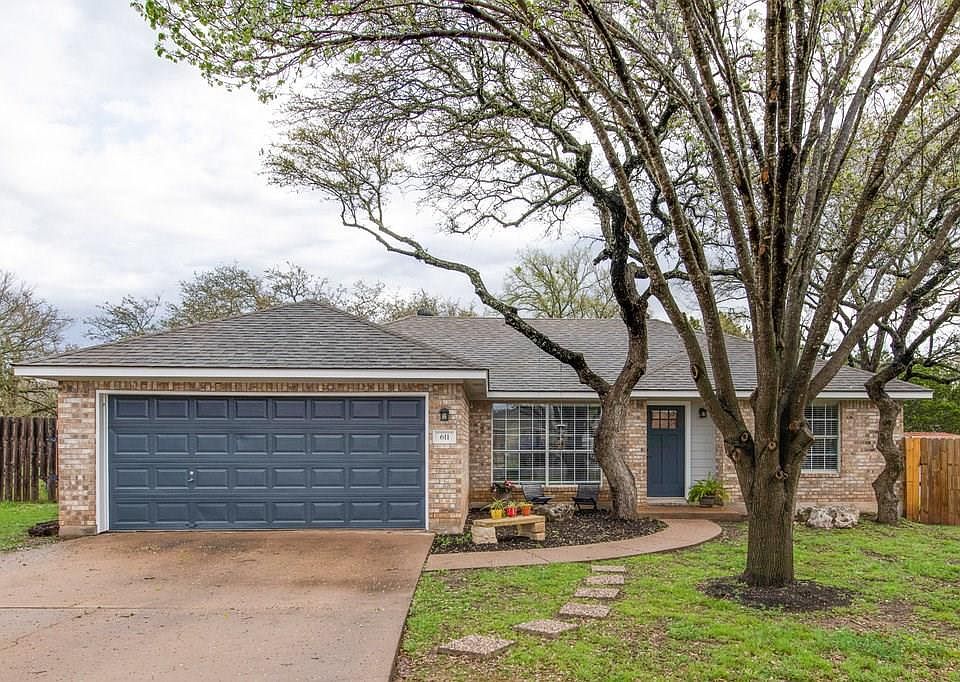 1st image of 611 Blue Oak Cir