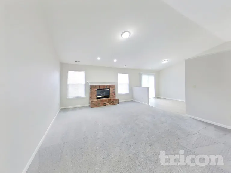7260 Kidwell Dr — Photo 3