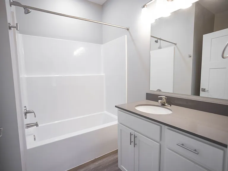 Riverbend Apartments — Photo 6