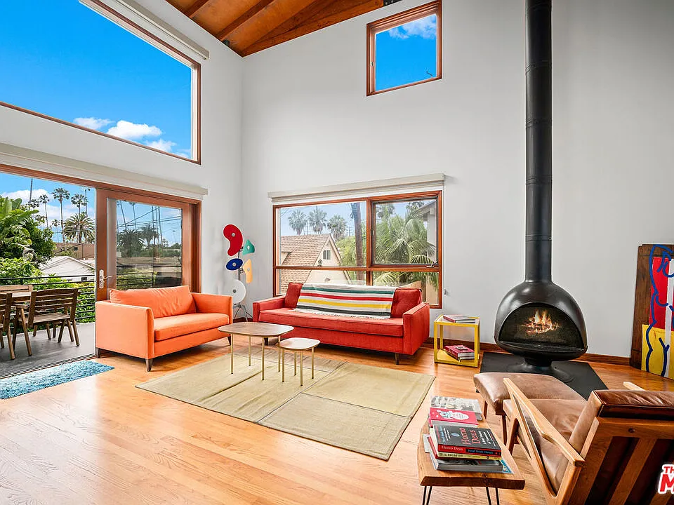 917 Palms Blvd