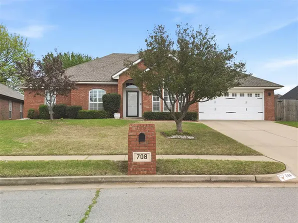708 Colony Dr, Edmond, OK 73003